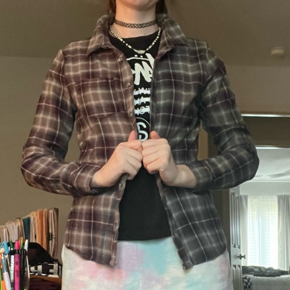 🧜🏼‍♀️ Muted Plaid Flannel - Picture 2 of 6